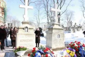 Сотрудники Секретариата Совета МПА СНГ почтили память родителей Владимира Вернадского