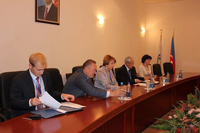 Международные наблюдатели встретились с представителями кандидата от партии «Ени Азербайджан»