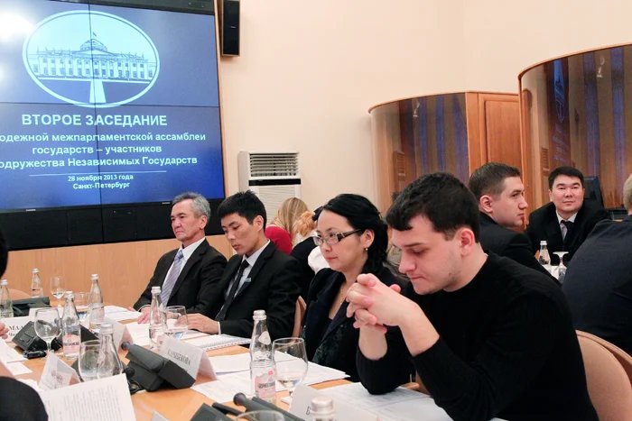 Асилбек Жээнбеков в Санкт-Петербурге встретился с молодыми исследователями из Кыргызстана