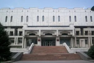 Выставка, приуроченная к 75-летию Парламента Кыргызстана,  открылась в Бишкеке