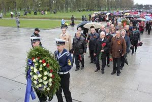 Представители МПА СНГ возложили венки и цветы к монументу Матери-Родины