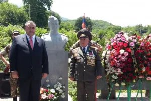 В селе Цав установлен бюст Герою Советского Союза