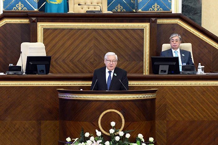 Кабибулла Джакупов отметил необходимость парламентского контроля за реализацией действующих законов и высокий темп законодательных инициатив