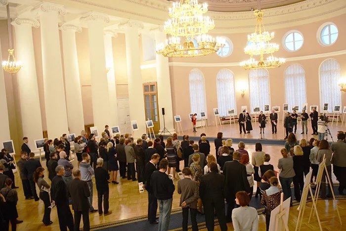В Таврическом дворце открылась IX фотовыставка «Петербург -  в мире, мир в Петербурге…»