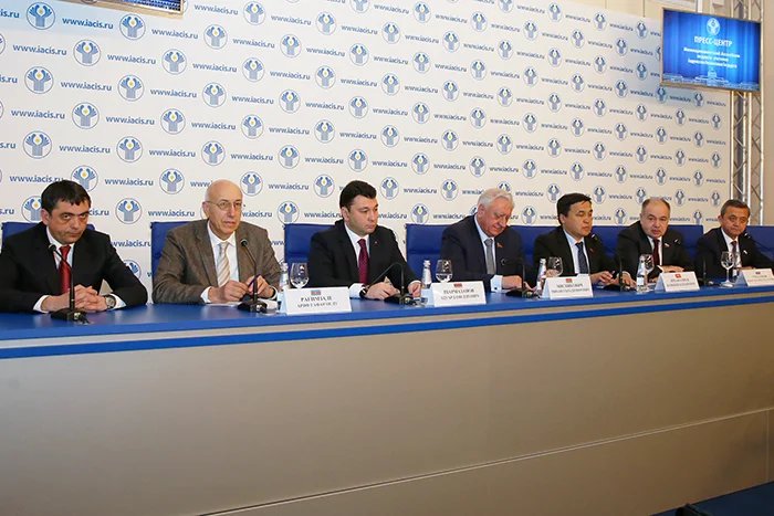 Пресс-конференция по итогам весенней сессии МПА СНГ прошла в Таврическом дворце