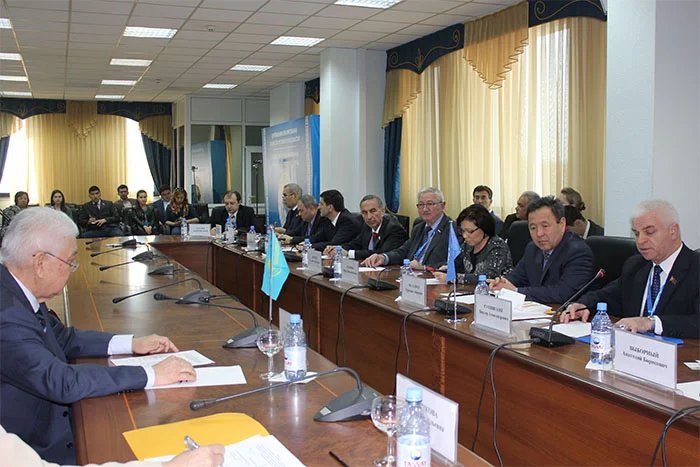 Группа международных наблюдателей от МПА СНГ посетила Центральную избирательную комиссию Казахстана
