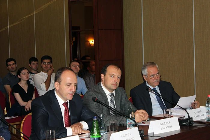 Представители МПА СНГ приняли участие в круглом столе, посвященном конституционным реформам в Армении