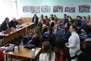 Заседание дискуссионного клуба о формировании гражданской позиции у молодых избирателей прошло в Бельцах