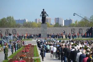 Представители МПА СНГ приняли участие в торжественно-траурной церемонии на Пискаревском мемориальном кладбище