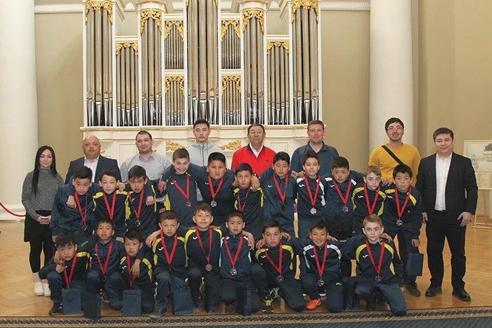Таврический дворец посетила детская футбольная команда из Кыргызской Республики