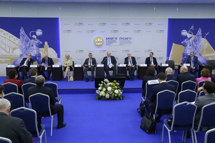 Проблемы экономического развития СНГ обсудили в рамках ХХI Петербургского международного экономического форума