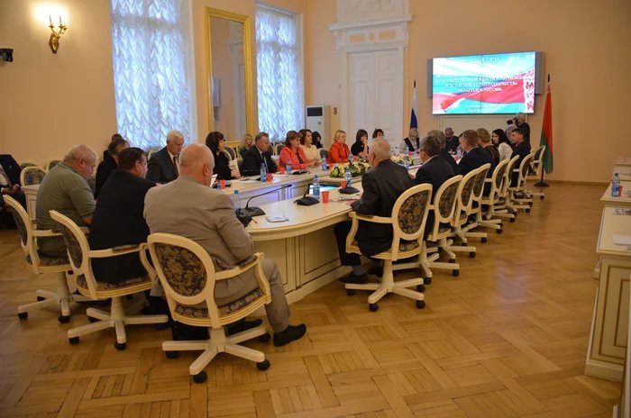 В Таврическом дворце обсудили межнациональное взаимодействие Санкт-Петербурга и Республики Беларусь