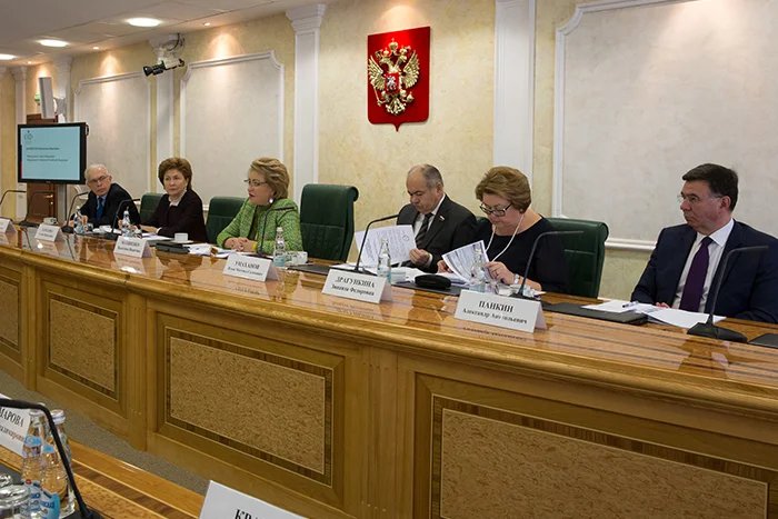 Валентина Матвиенко провела первое заседание оргкомитета второго Евразийского женского форума
