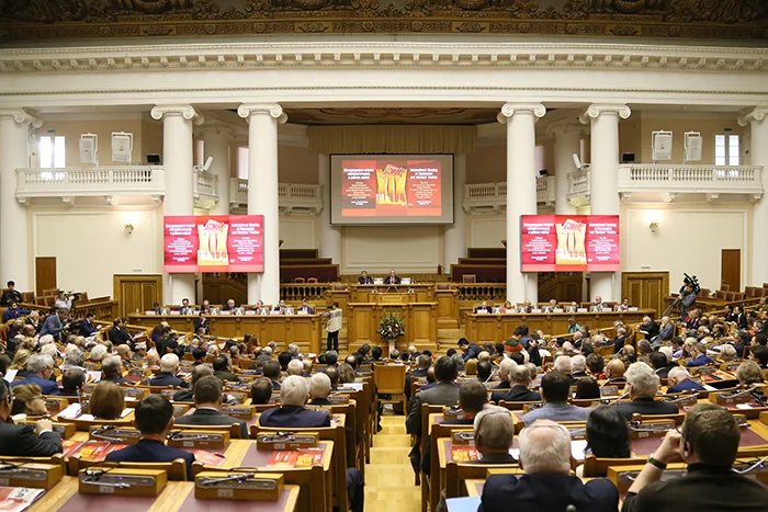 В Таврическом дворце проходит XIX Международная встреча коммунистических и рабочих партий