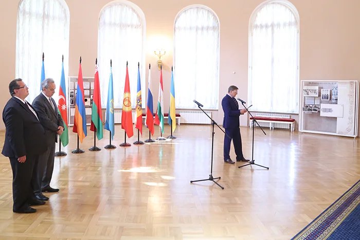 Представители дипломатических миссий посетили Таврический дворец накануне Международного дня парламентаризма