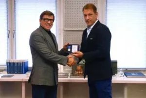 Юрий Осипов наградил Андрея Благодыренко юбилейной медалью Межпарламентской Ассамблеи СНГ