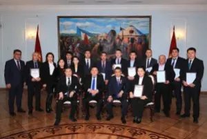 Нурбек Сатвалдиев наградил сотрудников Аппарата Жогорку Кенеша Кыргызской Республики