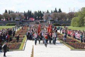 Делегации МПА СНГ и ПА ОДКБ приняли участие в церемонии возложения цветов к монументу «Мать-Родина»