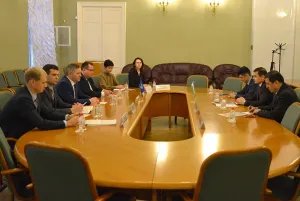 Дмитрий Кобицкий и Алишер Бабаев обсудили вопросы размещения в Таврическом дворце представительства Республики Узбекистан в МПА СНГ