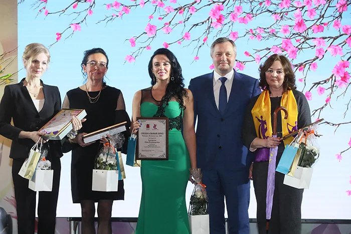 В Таврическом дворце прошла церемония награждения победительниц конкурса «Женщина года —2020»