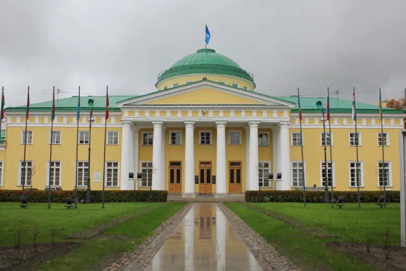Tavricheskiy Palace - birthplace of Russian parliamentarism