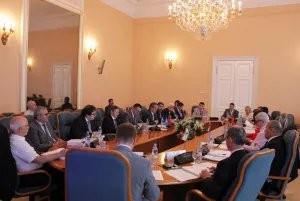 Parliamentarians and experts discuss economic and financial issues