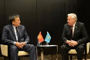 Kakibulla Dzakubov and Asylbek Zheenbekov discuss international parliamentary cooperation