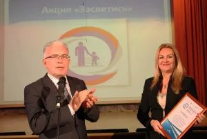 Alexey Sergeev and Sergey Bougrov gave first graders gift safety reflectors