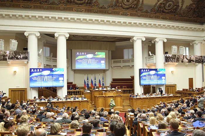 The Tavricheskiy Palace hosted the Plenary Session of the VII Nevsky International Ecological Congress.