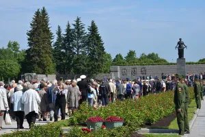 Memorial ceremony at the Piskarevskoye Cemetery