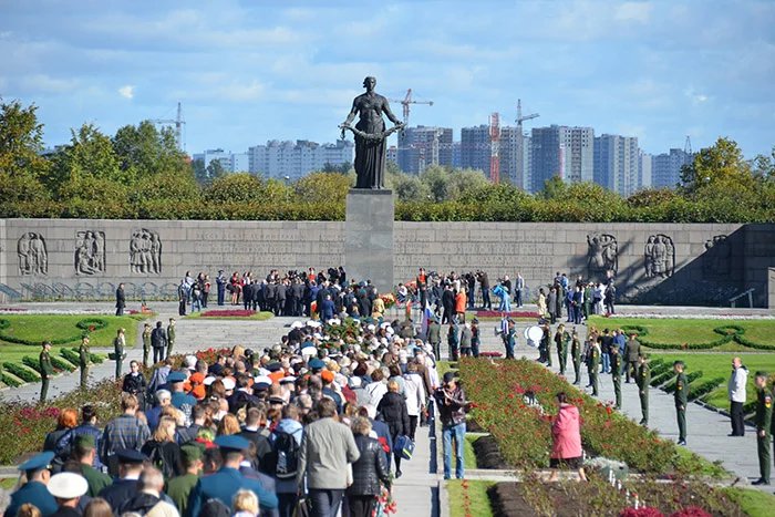 Delegation of IPA CIS Secretariat paid tribute to victims of Leningrad Siege