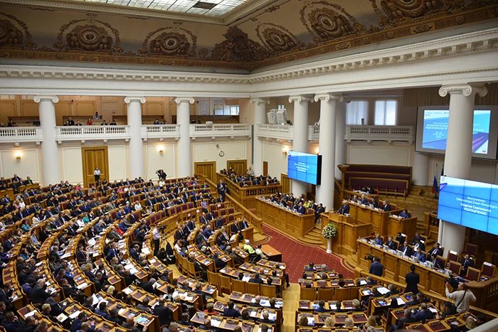 The plenary meeting on road safety is being held in the Tavricheskiy Palace