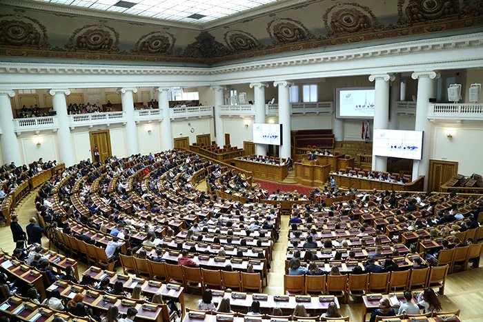 Relevant problems and prospects of civil service discussed in the Tavricheskiy Palace