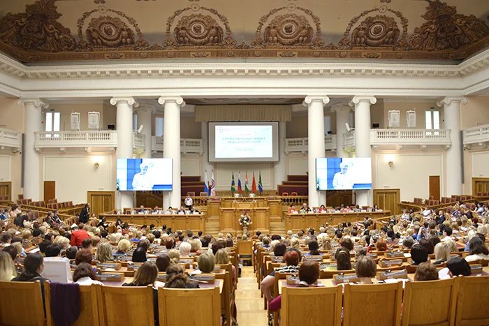 V International Summit of Nurses takes place in the Tavricheskiy Palace