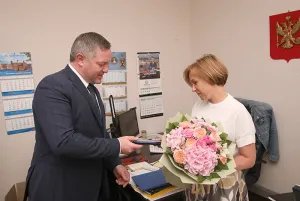 Dmitriy Kobitskiy congratulates MIR St. Petersburg Office on anniversary